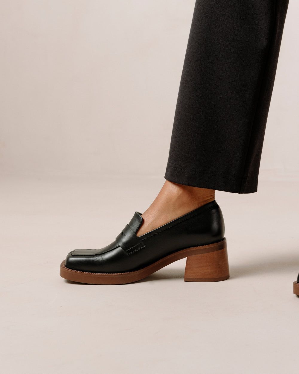 Loafers Alohas Roxanne pour Black Femme | XQA-19994944