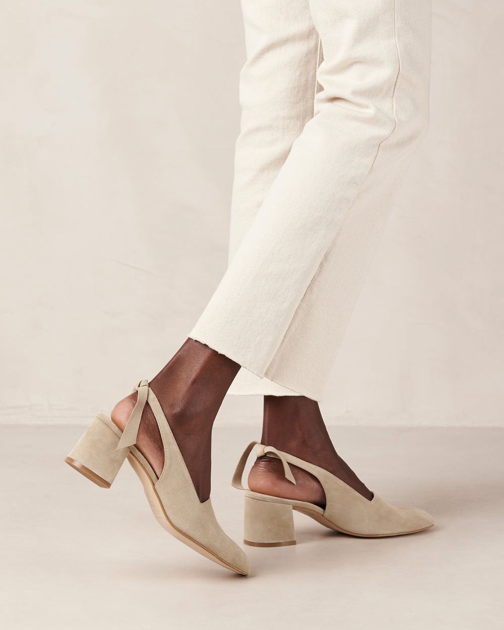 Chaussures Alohas Charlotte pour Beige Femme | PWF-89372994