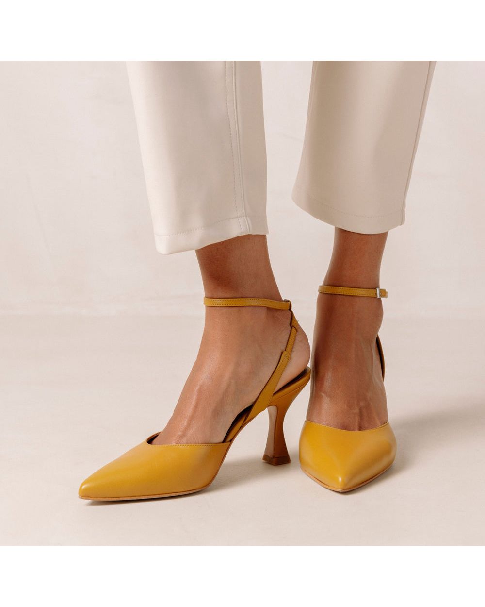 Chaussures Alohas Cinderella pour Marigold Yellow Femme | LPN-94093650