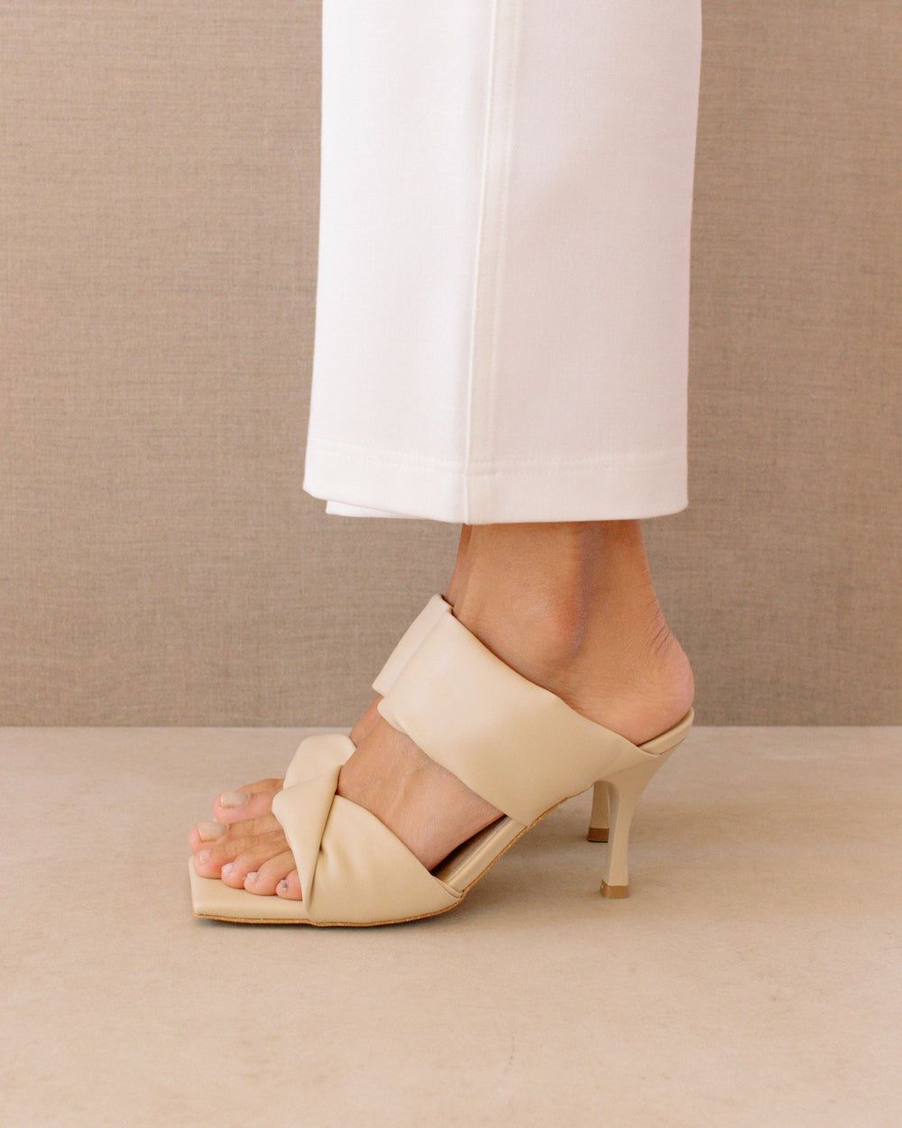 Mules Alohas Twist Strap Corn pour Corn Ivory Femme | FMO-52915031