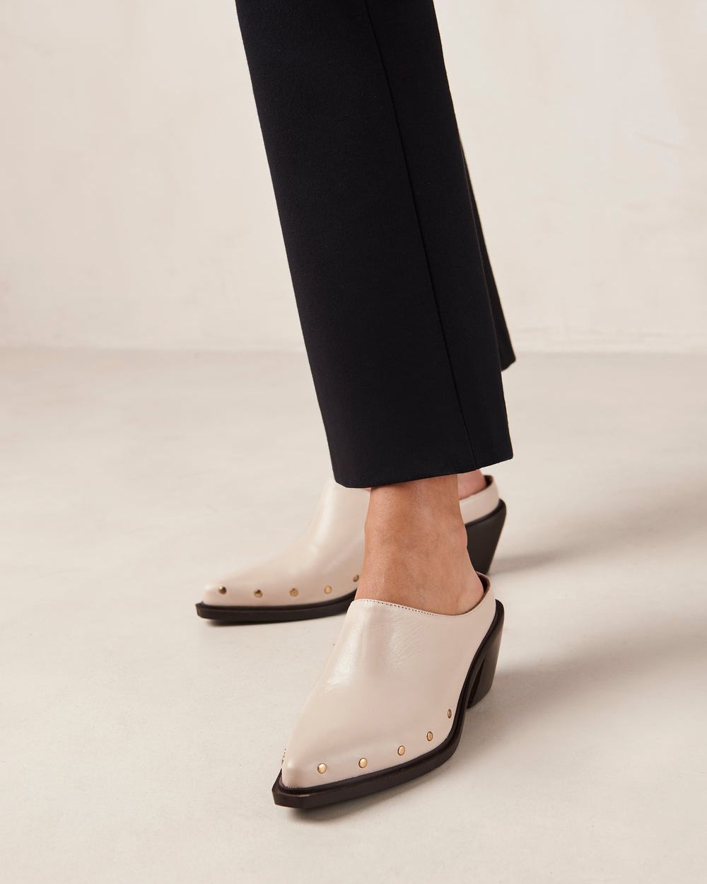 Mules Alohas Lorenzo pour Cream Femme | TUG-01476559