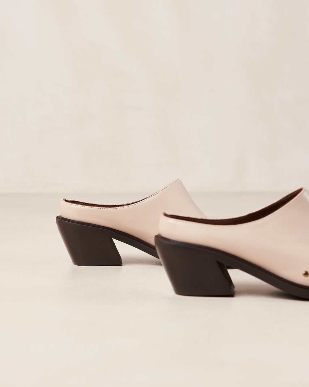 Mules Alohas Lorenzo pour Cream Femme | TUG-01476559