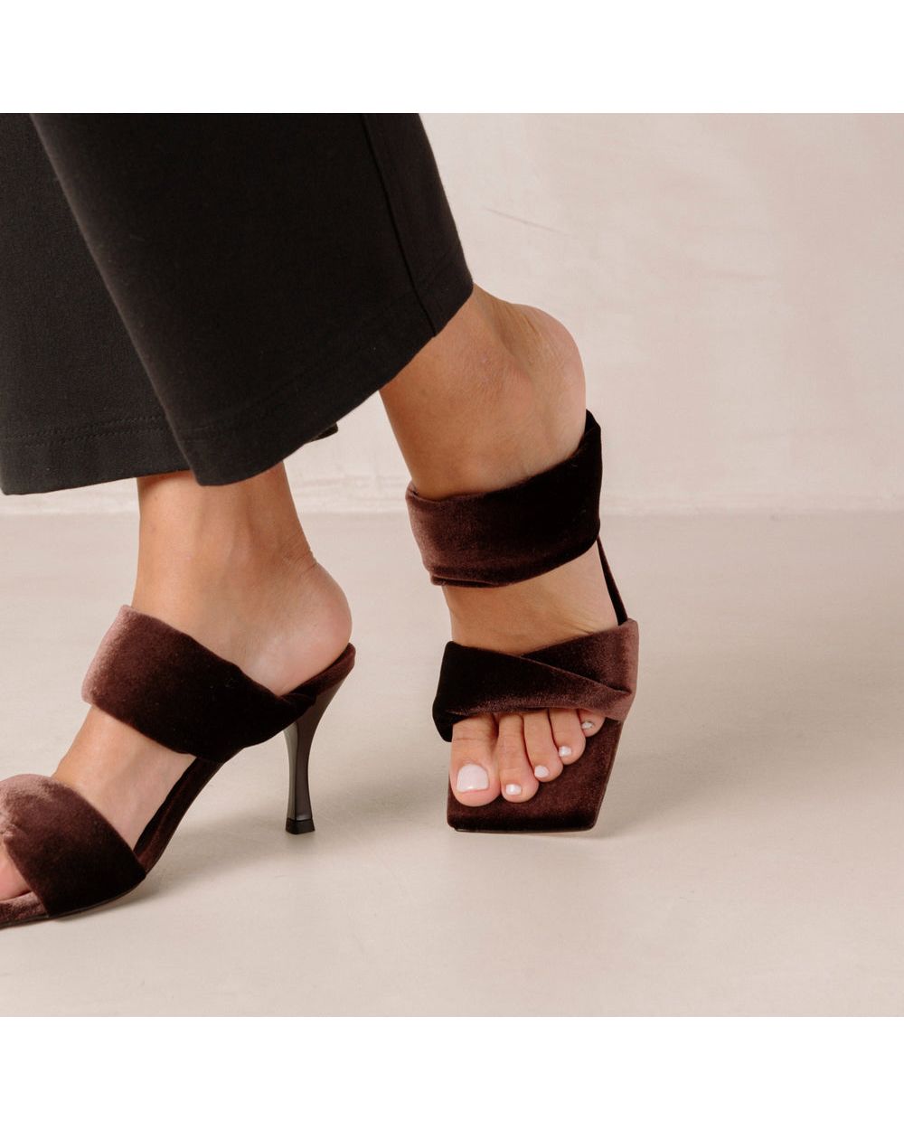 Mules Alohas Twist Strap pour Velvet Coffee Brown Femme | HAP-67801309